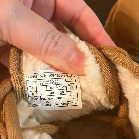 Ugg lace up boots - Picture 3 of 3